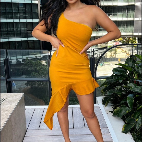 yellow one shoulder midi dress sidonie midi dress  somewear in between